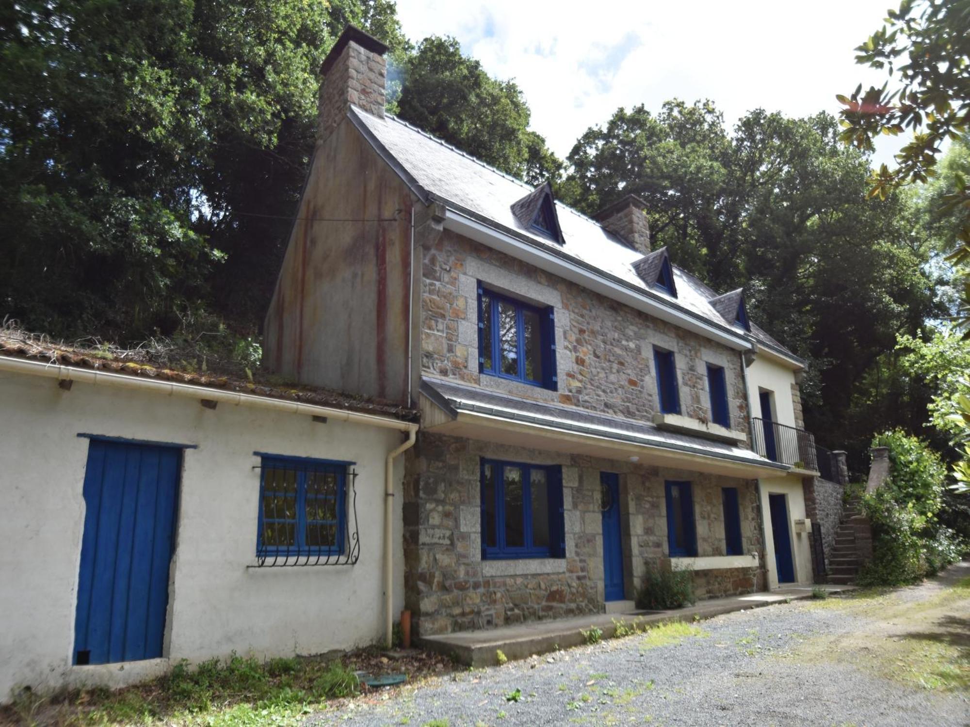 Superb Holiday Home With Private Garden Yvias Exterior photo